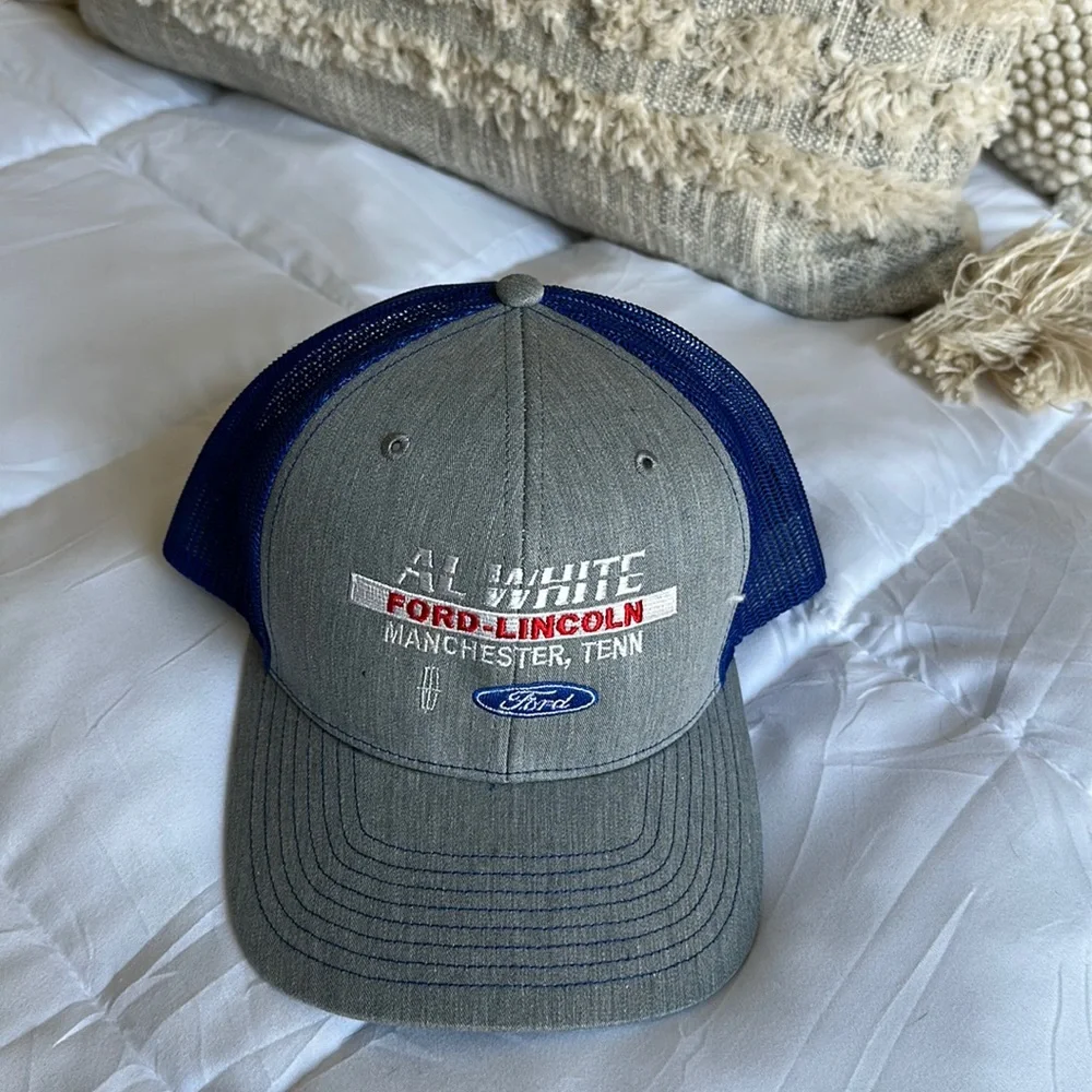 Cap. Never worn - Picture 1 of 4